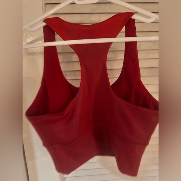 Sports bra, size medium. 90 degrees brand in Red. Barely worn, great condition - Picture 3 of 3